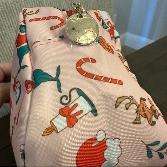 NWOT The Grinch Stoney River Makeup Cosmetics Bag - Grinch Christmas - Picture 2 of 5